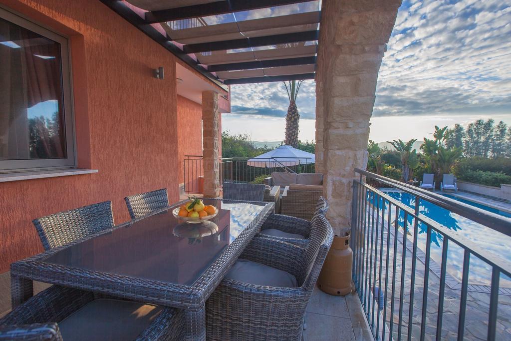 Villa Saraliana Sandy Beach Villas - Heated Pool - Jacuzzi - Private Beach Area Polis Room photo